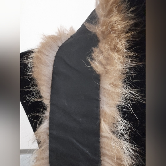Real Fur Long Scarf - Picture 12 of 13